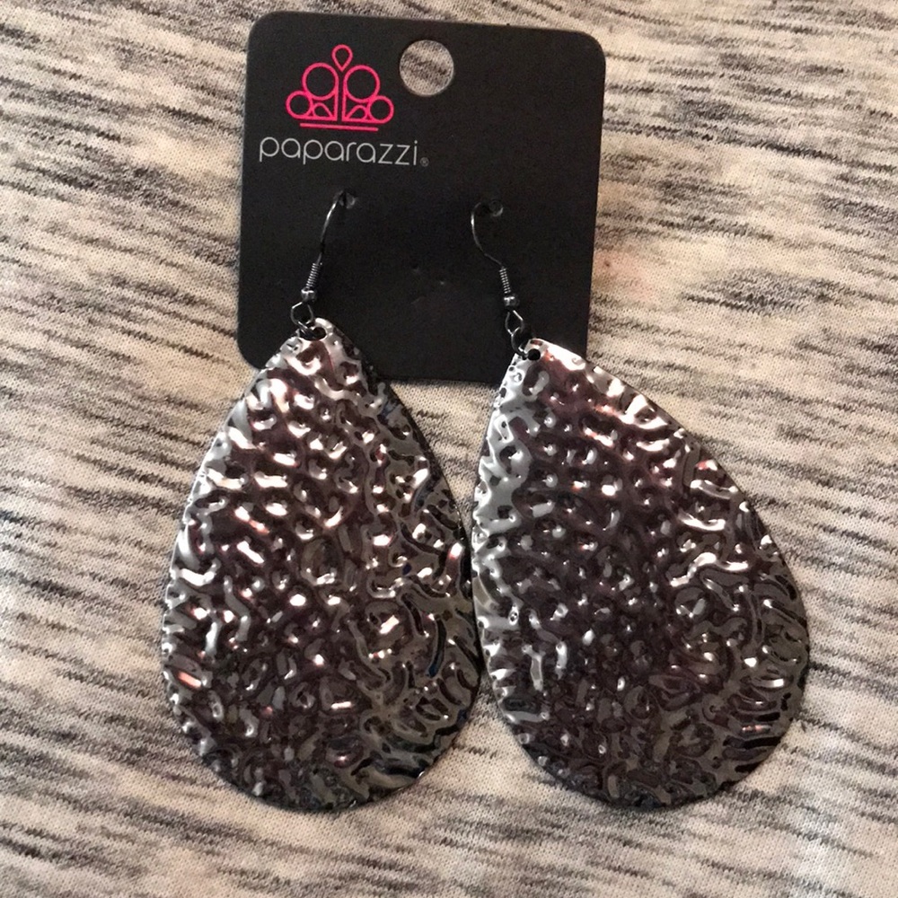NWT! Silver detailed earrings